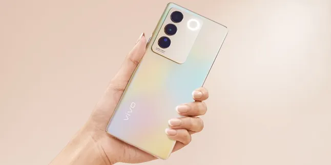 Segudang Keunggulan yang Bikin Jatuh Cinta Pada Genggaman Pertama dengan vivo V27 5G