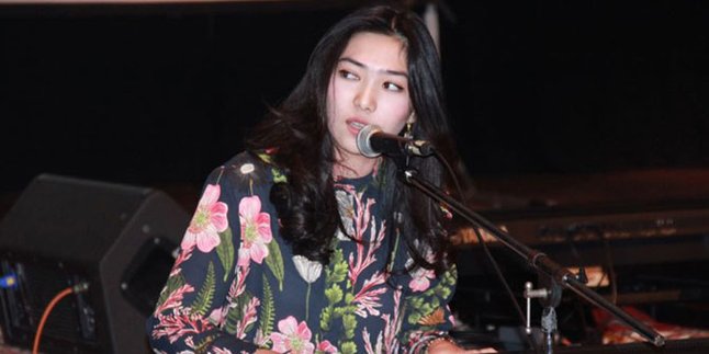 Sejak Kecil, Isyana Sarasvati Ternyata Paling Nggak Bisa Jauh Dari Piano