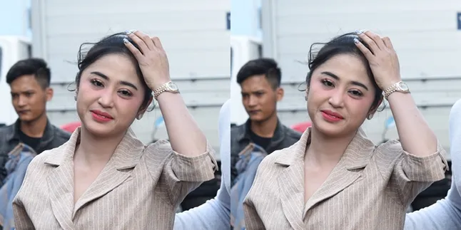 Sejak Kepergian Ayah, Dewi Perssik Kehilangan Orang Nomor 1 yang Menontonnya di TV