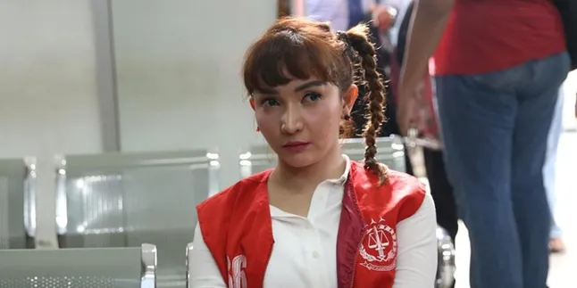 Sejak Pindah ke Rutan Pondok Bambu, Roro Fitria Belum Dijenguk Sang Ibu