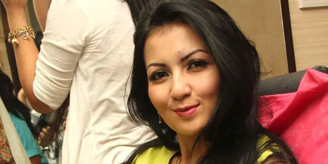 Sejumlah Artis Ikut Pecahkan Rekor MURI Sulam Alis Terbanyak Sejumlah Artis Ikut Pecahkan Rekor MURI Sulam Alis Terbanyak