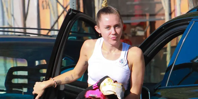Sekarang Kamu Bisa Beli Piala 'MTV VMA' Miley Cyrus!