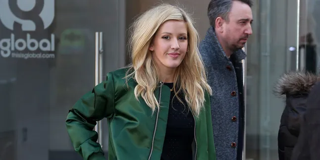 Seksi di 'On My Mind', Ellie Goulding Topless Untuk Video Barunya