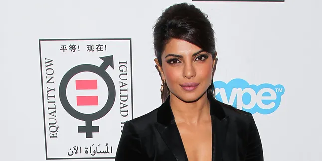 Seksi di Red Carpet, Priyanka Chopra Nyaris Pamer Bagian Pribadi! Seksi di Red Carpet, Priyanka Chopra Nyaris Pamer Bagian Pribadi!