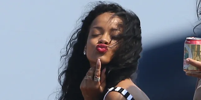 Seksinya Goyang Pinggul Ala Rihanna