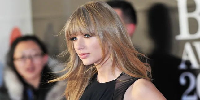 Seksinya Taylor Swift di Panggung BRIT Awards