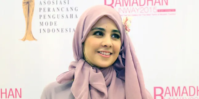 Sekuriti Berjaga Ketat Saat Risty Tagor Bicara Hijab