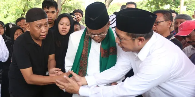 Selain Artis, Pemakaman Istri Tukul Juga Dihadiri Menteri Agama Selain Artis, Pemakaman Istri Tukul Juga Dihadiri Menteri Agama