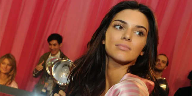Selain Bella & Gigi, Kendall Jenner Juga Ikutan VS Fashion Show? Selain Bella & Gigi, Kendall Jenner Juga Ikutan VS Fashion Show?