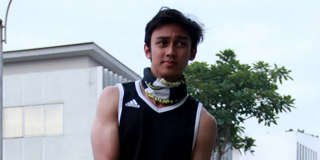 Selain Dikasih Kado, Pipi Caesar Hito Juga Sering Dicubit Fans