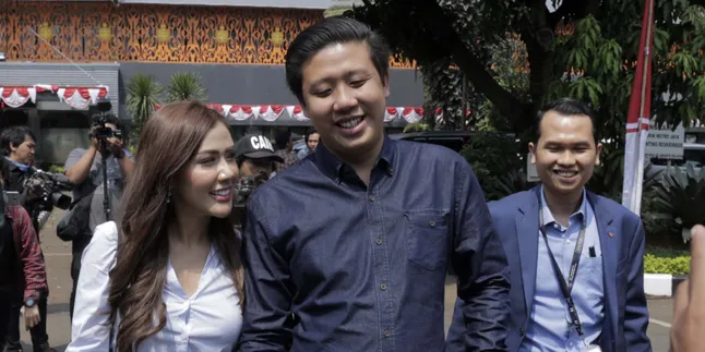 Selain Fairuz, Rey Utami & Pablo Benua Juga Berseteru Dengan 3 Seleb Ini Selain Fairuz, Rey Utami & Pablo Benua Juga Berseteru Dengan 3 Seleb Ini