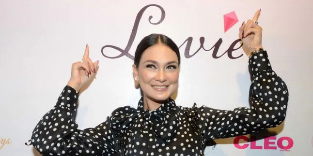 Selain Liburan, Ini Yang Dilakukan Luna Maya Saat di Luar Negeri