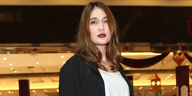 Selalu Cantik Setiap Saat, Ini Dia Rahasia Fashion Luna Maya