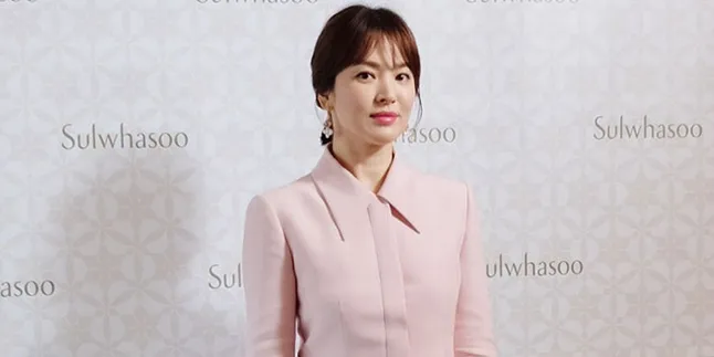 Selalu Memesona! Mengintip Rahasia Cantik Natural Luar & Dalam Song Hye Kyo