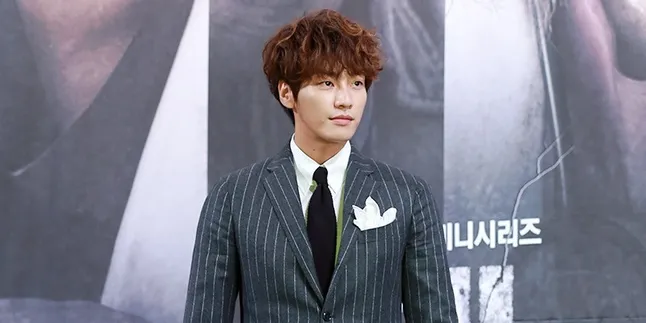 Selalu Perankan Cowok Patah Hati, Ini Curhatan Kim Young Kwang Selalu Perankan Cowok Patah Hati, Ini Curhatan Kim Young Kwang