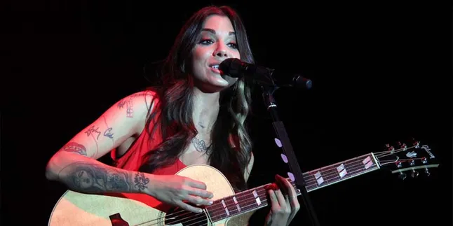 Selalu Tampil Cantik, Ini Rahasia Christina Perri