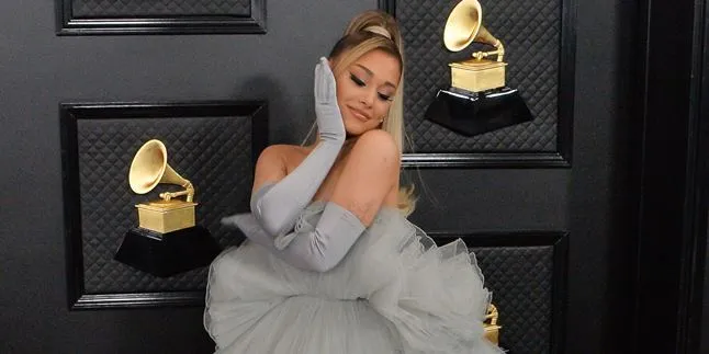 Selamat! Ariana Grande dan Dalton Gomez Resmi Menikah Setelah Setahun Pacaran