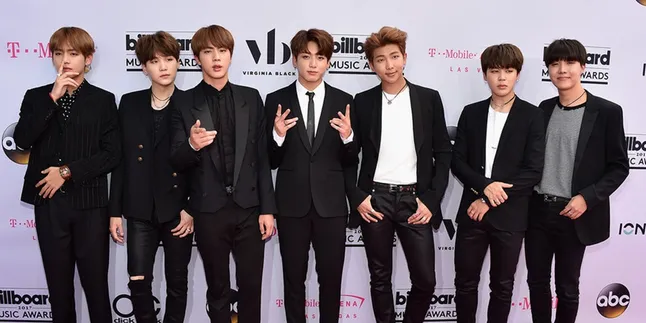 Selamat! BTS Sabet Penghargaan Top Social Media Artist BBMA 2017