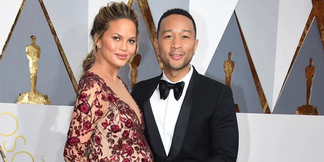 Selamat! Chrissy Teigen & John Legend Dianugerahi Anak Pertama