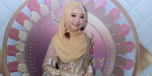 Selamat! Ega Noviantika Dapat Penghargaan Silver Play Button dari Youtube