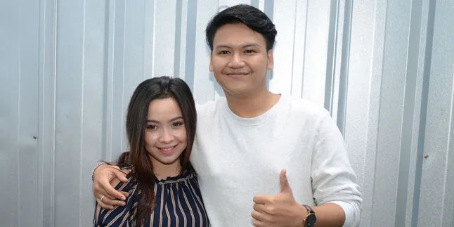 Selamat, Ilham Smash Dikaruniai Anak Pertama Berjenis Kelamin Perempuan Selamat, Ilham Smash Dikaruniai Anak Pertama Berjenis Kelamin Perempuan