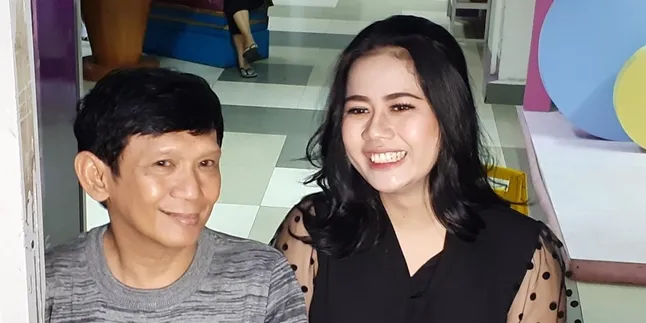Selamat! Komedian Ginanjar Resmi Menikah dengan Tiara Amalia Selamat! Komedian Ginanjar Resmi Menikah dengan Tiara Amalia