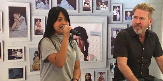 Selamat, Luncurkan Album Perdana, Hanin Dhiya Raih Platinum!