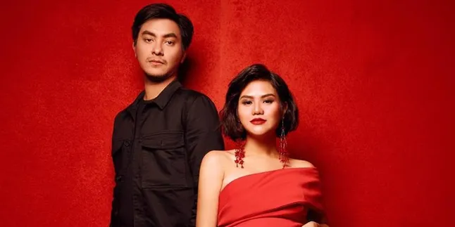 Selamat! Mytha Lestari dan Barry Maheswara Dikaruniai Anak Pertama