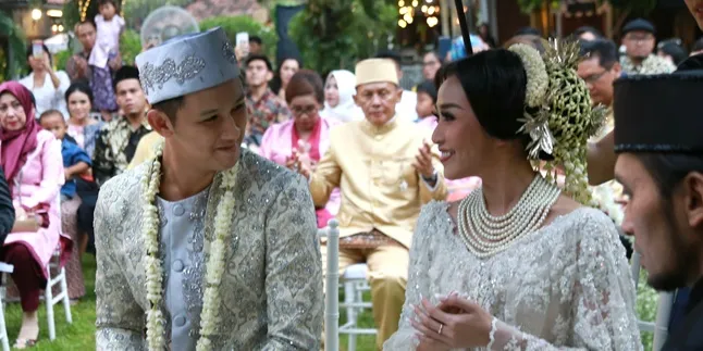 Selamat! Rinni Wulandari Resmi Menikah Dengan Jevin Julian Selamat! Rinni Wulandari Resmi Menikah Dengan Jevin Julian