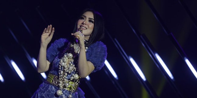 Selamat, Syahrini Menang Piala Penyanyi Paling Ngetop SCTV Awards ke-7 Kalinya