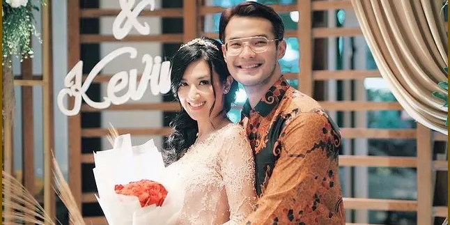 Selamat! Sylvia Fully Melahrikan Anak Pertama, Bayi Perempuan Cantik Dengan Nama yang Indah Selamat! Sylvia Fully Melahrikan Anak Pertama, Bayi Perempuan Cantik Dengan Nama yang Indah
