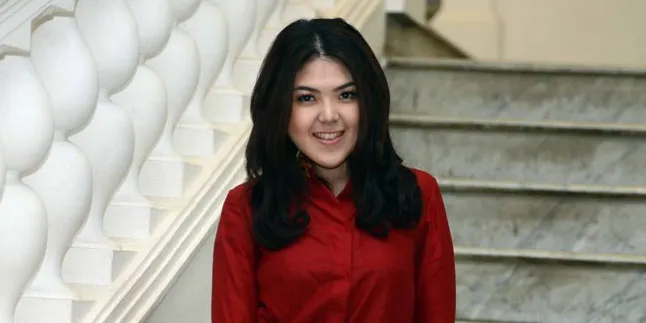 Selamat! Tina Toon Akhirnya Lulus S2 Ilmu Hukum Selamat! Tina Toon Akhirnya Lulus S2 Ilmu Hukum