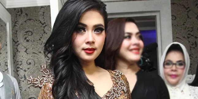 Selebriti Wanita Paling Memikat Infotainment Awards, Syahrini!
