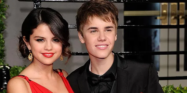 Selena Gomez Pun Malu Pacaran Dengan Justin Bieber Selena Gomez Pun Malu Pacaran Dengan Justin Bieber