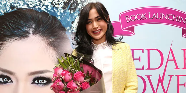 Selfie 20 Kali Sehari, Jessica Iskandar Kini Suka Foto Anak