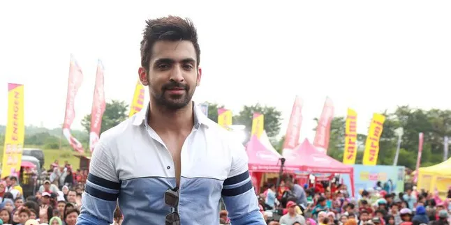 Selfie, Arjit Taneja 'Lonceng Cinta' Sebut Jessica Iskandar Imut! Selfie, Arjit Taneja 'Lonceng Cinta' Sebut Jessica Iskandar Imut!