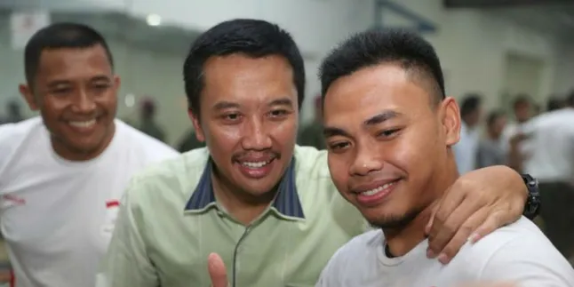 Selfie Bareng Kemenpora, Eko Yuli Lebih Semangat Berlatih