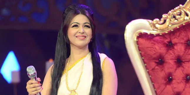 Selfie Cantik Shafaq Naaz Ini Konon Mengubah Takdir