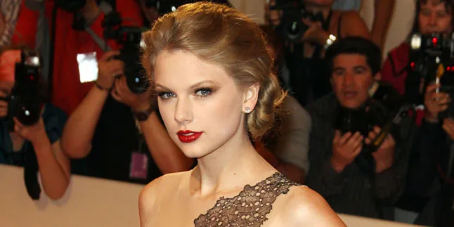 Selfie Cute Taylor Swift dan Ibunya