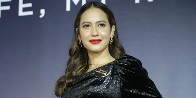 Selfie di Kamar Mandi, Pevita Pearce Pamer Wajah Manis Tanpa Make-up