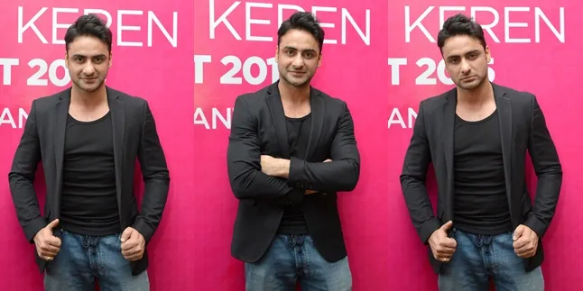 Selfie Dini Hari di Bandara, Rohit Bhardwaj Terbang ke Indonesia?