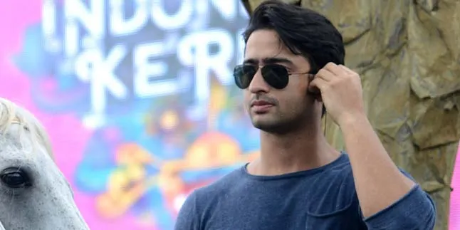 Selfie Ganteng di Bandara, Shaheer Sheikh Kembali ke Indonesia Selfie Ganteng di Bandara, Shaheer Sheikh Kembali ke Indonesia