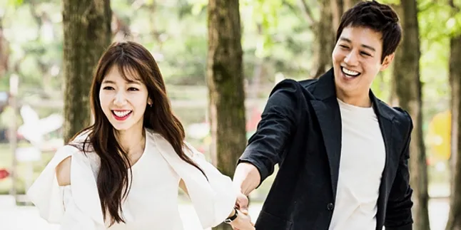 Selfie Park Shin Hye & Kim Rae Won, Tanda 'Doctors' Akan Berakhir Selfie Park Shin Hye & Kim Rae Won, Tanda 'Doctors' Akan Berakhir