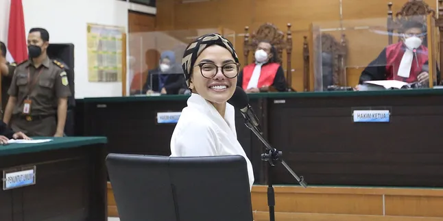 Semakin Cantik dan Glowing Selama di Penjara, Nikita Mirzani: Cuma Pakai Air Wudhu Semakin Cantik dan Glowing Selama di Penjara, Nikita Mirzani: Cuma Pakai Air Wudhu