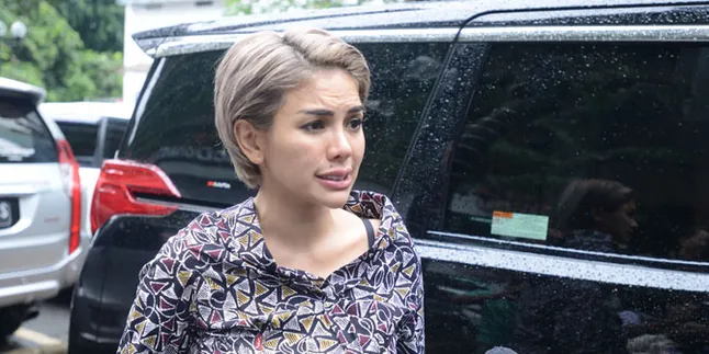 Sempat Beri Kode di Instagram, Nikita Mirzani Ternyata Cuma Hadiri Pernikahan Teman Sempat Beri Kode di Instagram, Nikita Mirzani Ternyata Cuma Hadiri Pernikahan Teman