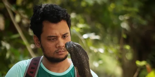 Sempat Diberitakan Meninggal, Panji Petualang Akui Hampir Digigit Komodo