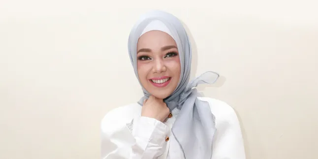 Sempat Gagal Khatam Quran, Dewi Sandra Kecewa Pada Diri Sendiri Sempat Gagal Khatam Quran, Dewi Sandra Kecewa Pada Diri Sendiri