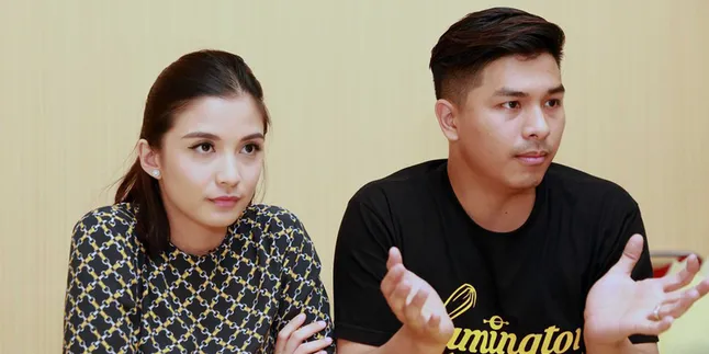 Sempat Kesal Harus Menunggu Sampai Dua Jam, Chelsea Olivia Akhirnya Bisa Nyoblos Sempat Kesal Harus Menunggu Sampai Dua Jam, Chelsea Olivia Akhirnya Bisa Nyoblos