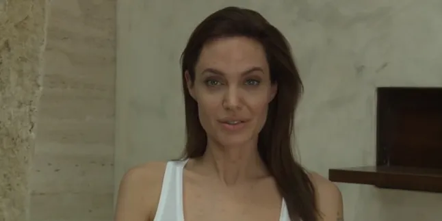 Sempat Sakit Cacar, Angelina Jolie Curhat Sedih di Youtube Sempat Sakit Cacar, Angelina Jolie Curhat Sedih di Youtube