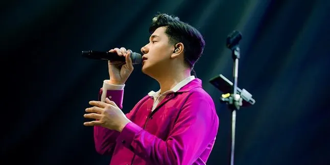 Senang Ketemu Idola, Jaz Sampai Simpan Tanda Tangan Titiek Puspa di Vinyl Album Senang Ketemu Idola, Jaz Sampai Simpan Tanda Tangan Titiek Puspa di Vinyl Album